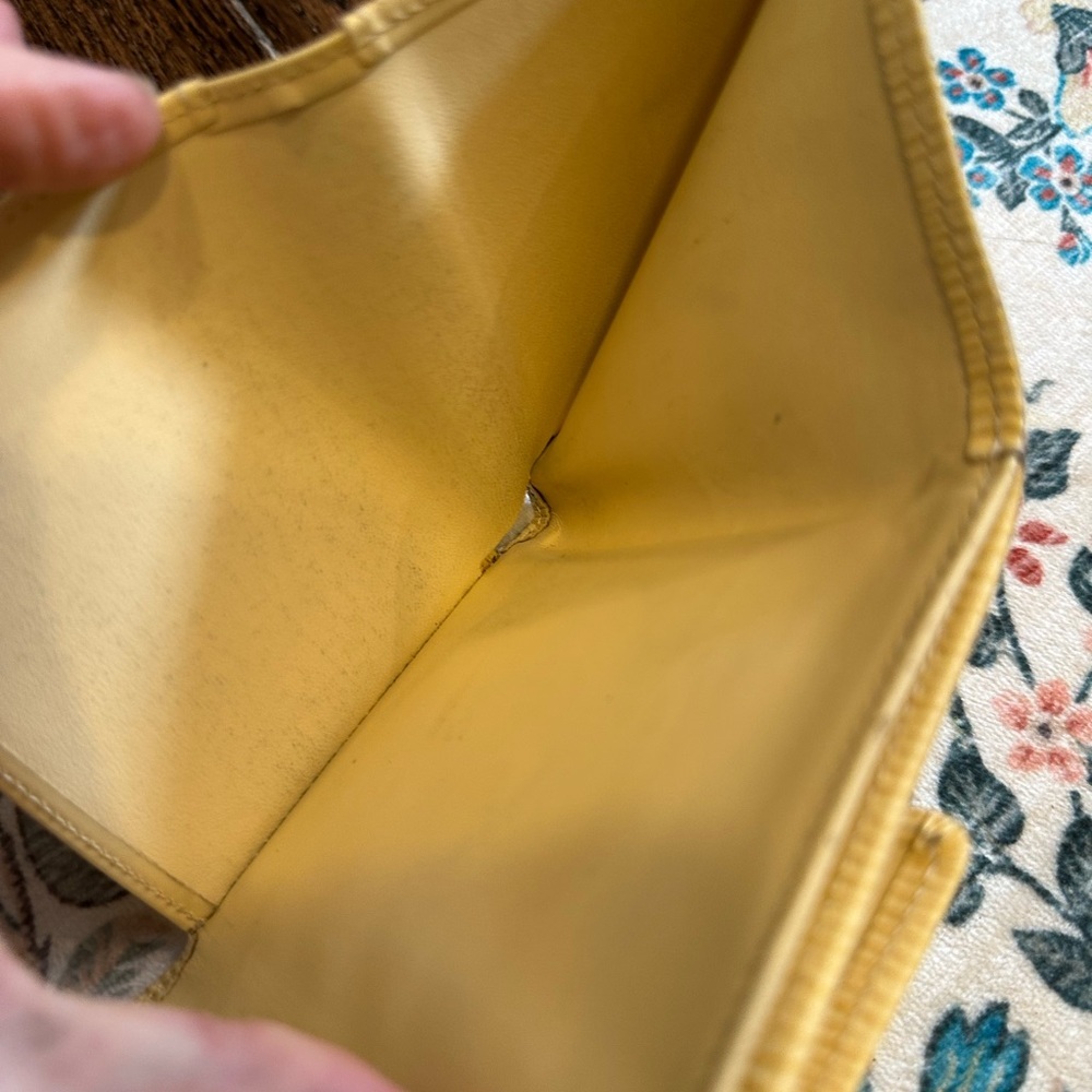 Louis Vuitton Epi Wallet in Yellow GUC - Picture 6 of 11